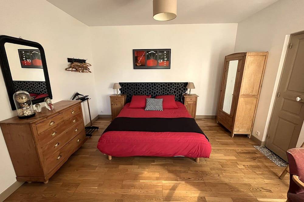 Maison de Charme centre bourg , à 500m des Plages, proche Dinard. in Lancieux, Région de Dinan