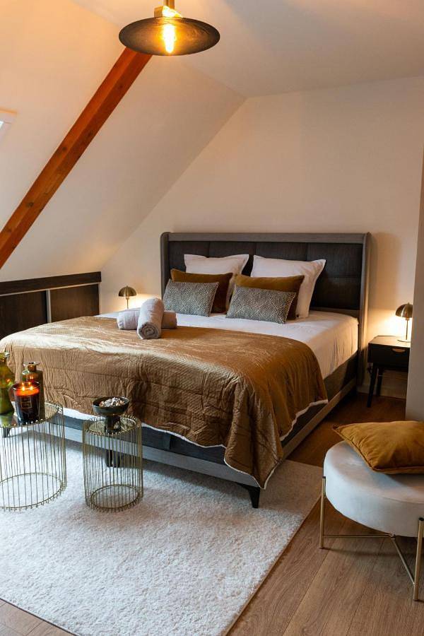 Gîte pour 4 personnes, avec sauna et terrasse ainsi que vue et piscine à Holtzwihr