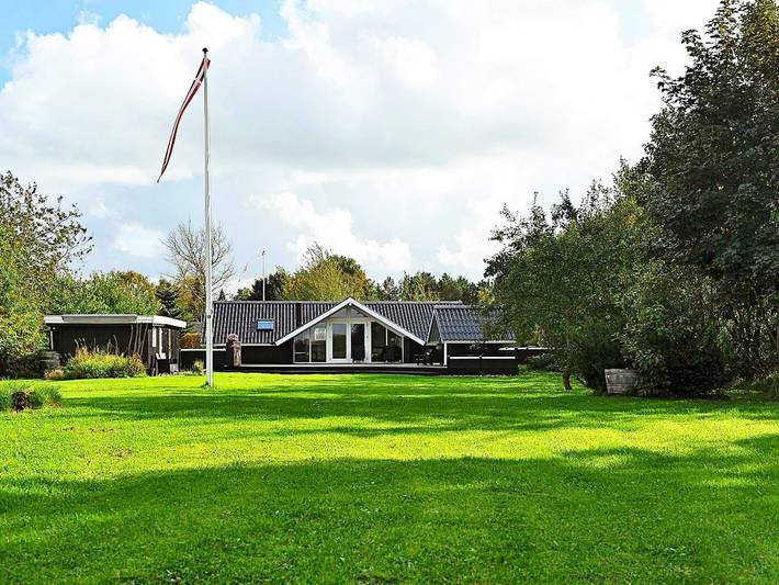 Ferienhaus für 6 Personen, mit Terrasse und Seeblick in Kvie Sø