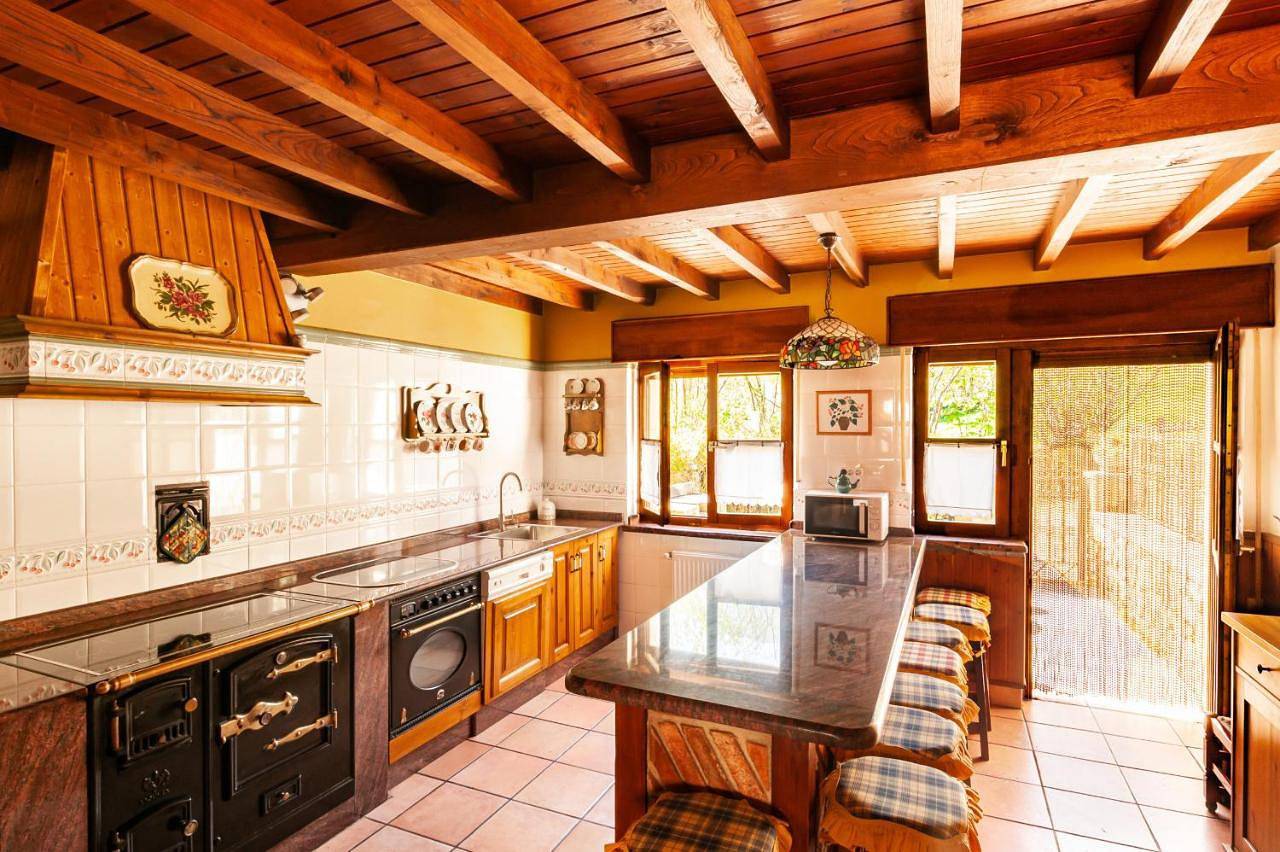 Four-Bedroom House in Cabrales, Parque Nacional de Los Picos de Europa
