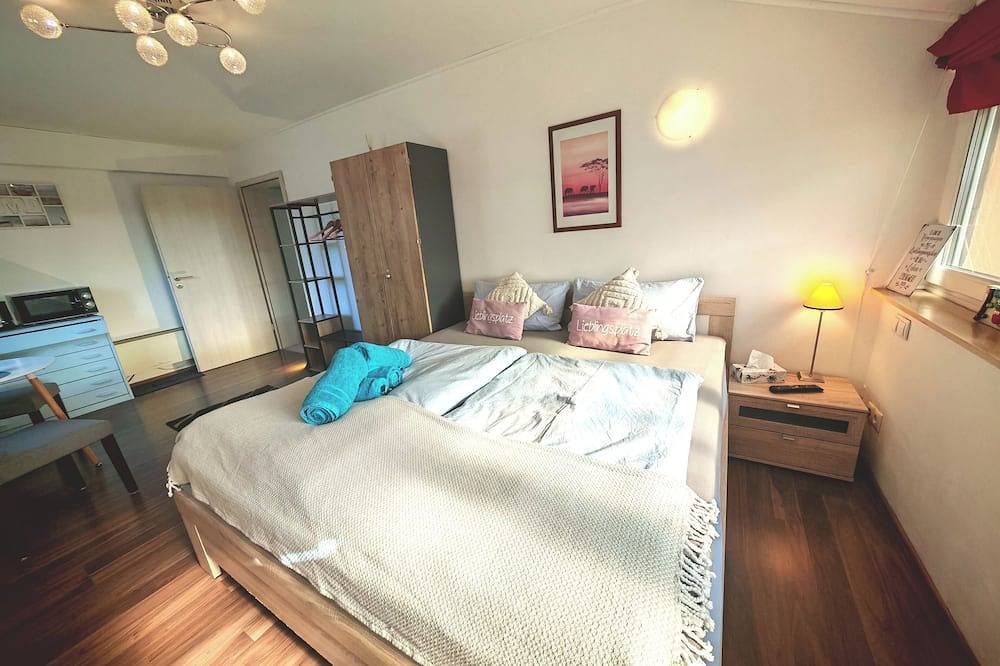 Ganze Wohnung, Gemütliches Zimmer mit eigenem Bad und Blick ins Grüne in Hochdorf-Assenheim, Pfälzer Rheinebene