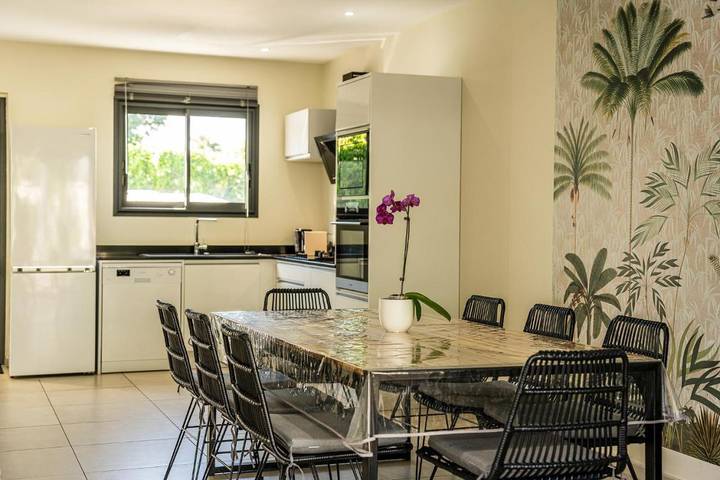 Location de vacances pour 8 personnes, avec jacuzzi ainsi que terrasse et jardin à Manapy les Bains - 3