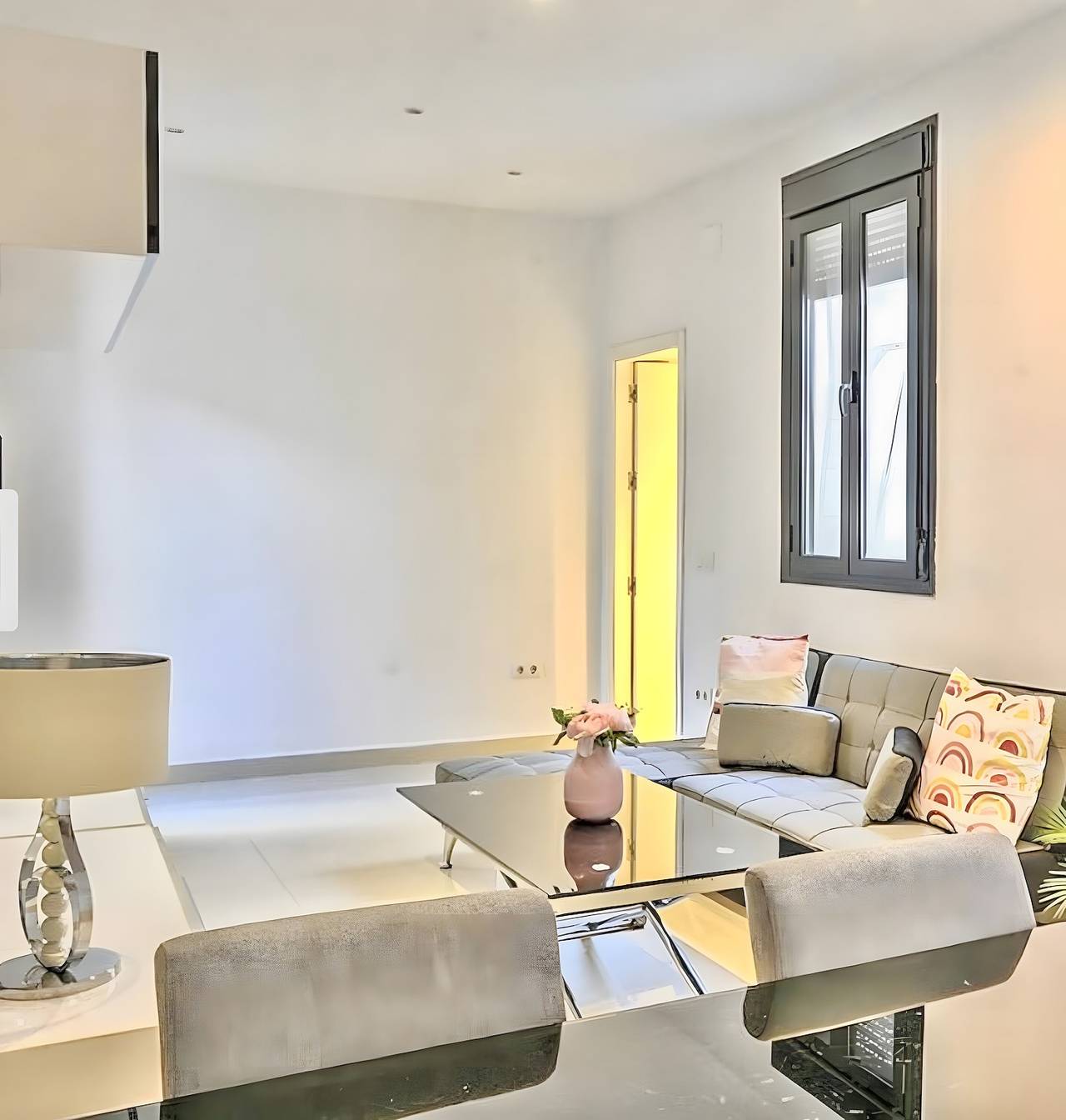 Apartamento entero, Apartamento 'Gran Plaza' con terraza privada, Wi-Fi y aire acondicionado in Nervión, Sevilla