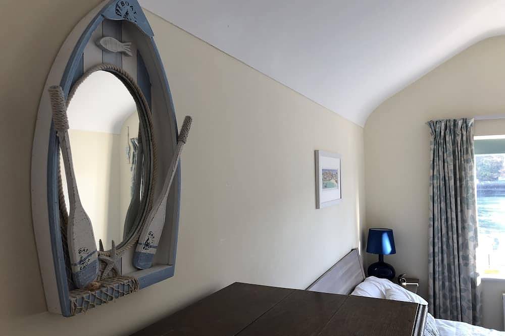 Beautiful, Modern Cottage, A Stone's Throw Away From The Water's Edge in Menai Bridge, Isle of Anglesey