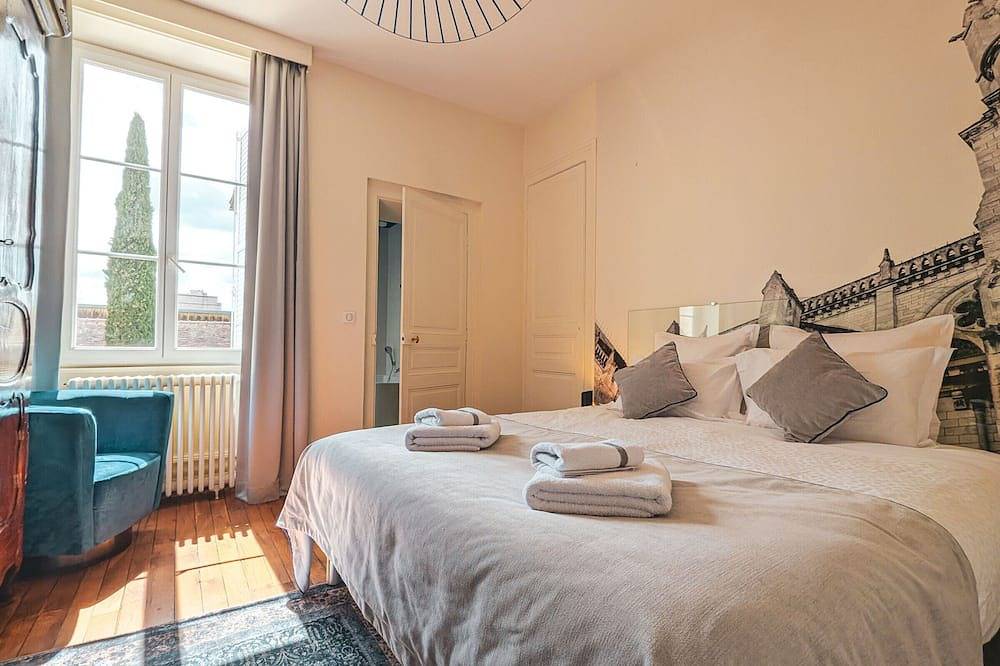 Luxuriöse Stadtvilla mit Spa, Garten und kostenlosem Parkplatz - Perfekt für Freunde & Familie in Châteauroux, Châteauroux und Umgebung