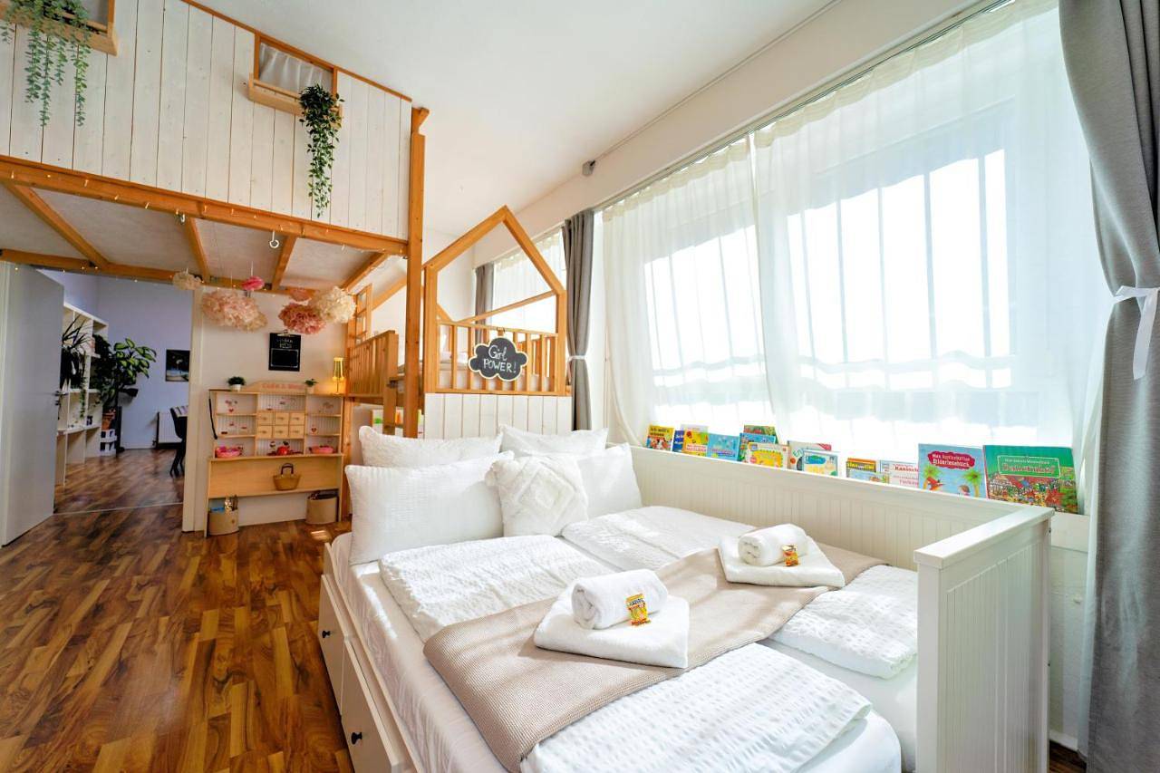 Three-Bedroom House in Offenbach am Main, Offenbach