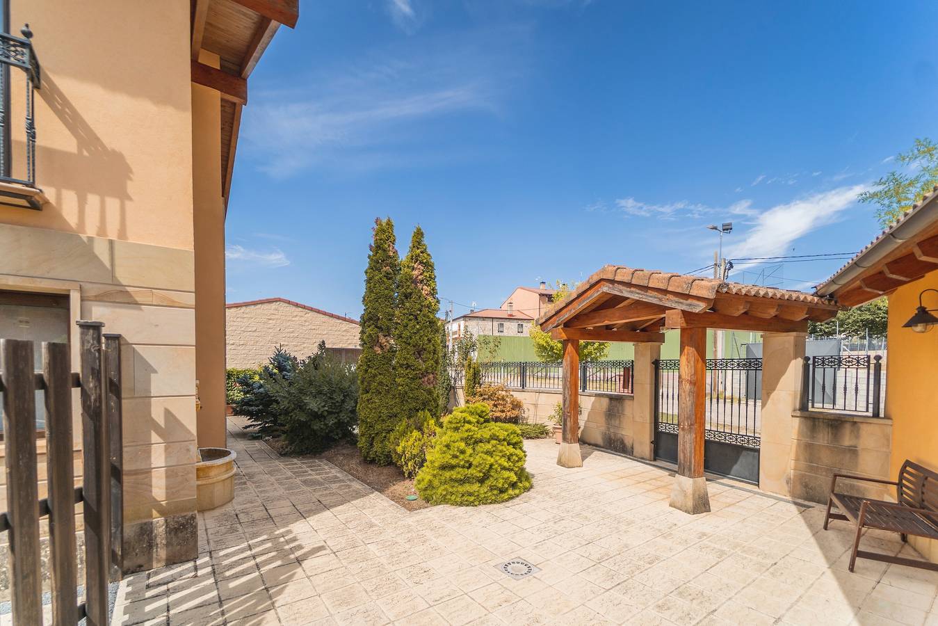 Casa rural 'La Dehesa De Santa Úrsula Completa' con jardín privado y balcón in Espeja de San Marcelino, Provincia de Soria