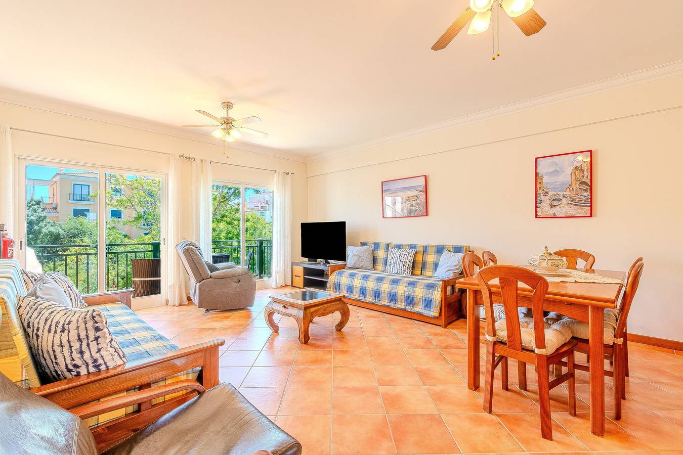 Apartamento entero, Casa de vacaciones 'Bragança Paradise' con piscina compartida, Wi-Fi y aire acondicionado in Albufeira, Distrito de Faro