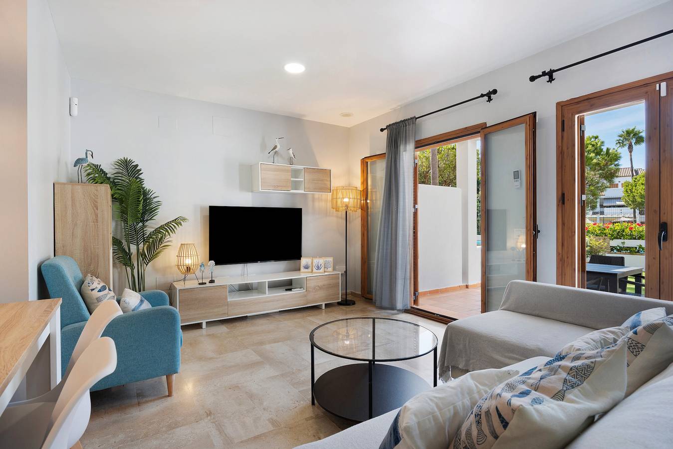 Ganze Wohnung, Apartment 'Brisa De La Barrosa 1' mit Gemeinschaftspool, privater Terrasse und Klimaanlage. in Playa La Barrosa, Chiclana de la Frontera