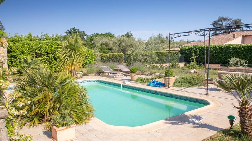 Location de vacances pour 6 personnes, avec terrasse ainsi que piscine et jardin, animaux acceptés à Saint-Cézaire-sur-Siagne - 3