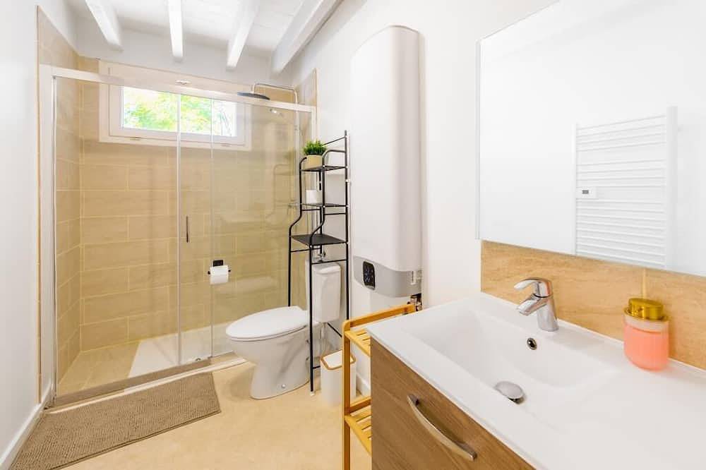 Apartamento entero, La Vie en Rose - Free Household Cleaning - Netflix / Prime / Disney + included in Barentin (Sena Marítimo), Región de Rouen