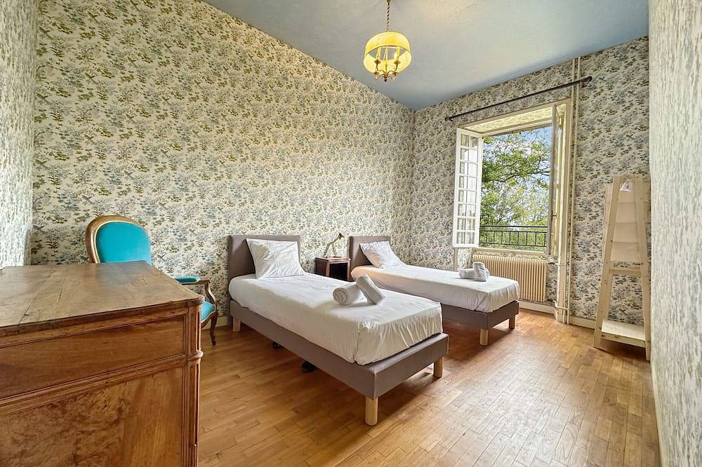 *Keriner* manoir 10 pièces avec parc arboré in Pluguffan, Région de Quimper