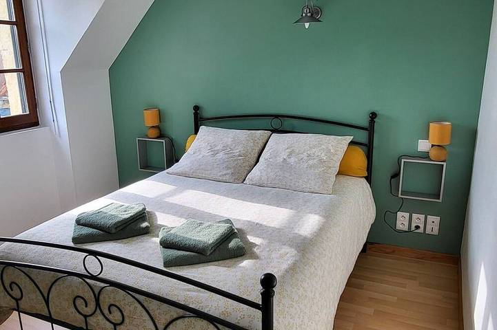 Location de vacances pour 8 personnes, avec terrasse ainsi que jardin et jacuzzi à Cénac-et-Saint-Julien - 4