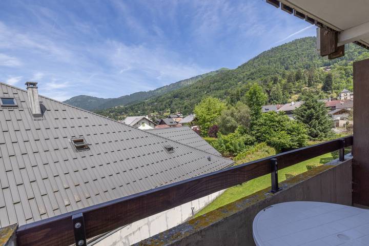 Entire apartment, Charming Apartment in the Heart of Samoëns with Balcony and Parking in Grand Massif, Samoëns