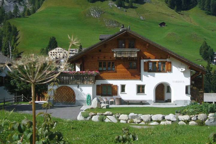 Ganze Wohnung, Ferienwohnungen Teuriblick A&B, (Splügen) in Splügenpass, Rheinwald