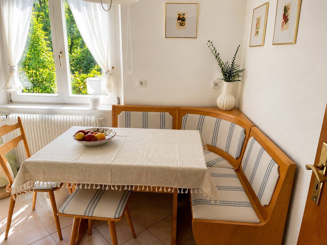 Ferienhaus Oesterle - Idyllisches Schwarzwaldhaus am Bach mit Terrasse & Balkon in Schönmünzach, Baiersbronn