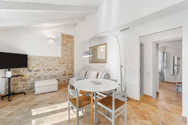Casa vacanze 'La Casetta' con terrazza privata, Wi-Fi e aria condizionata in Giba, Sulcis Iglesiente