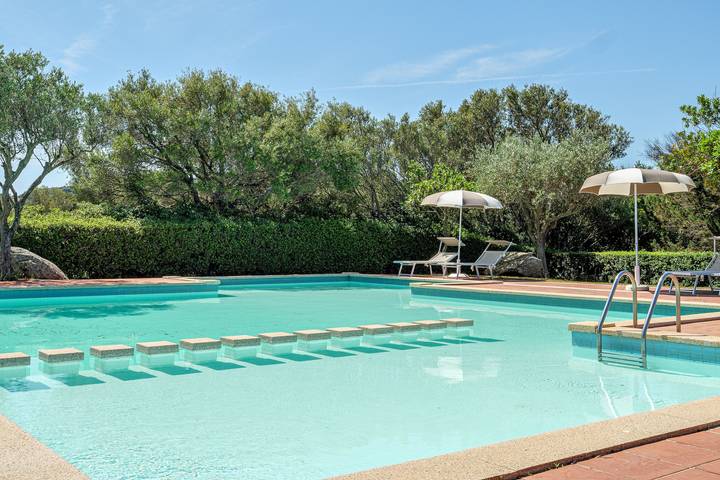 Location de vacances pour 5 personnes, avec jardin et bassin pour enfant à Porto Rotondo