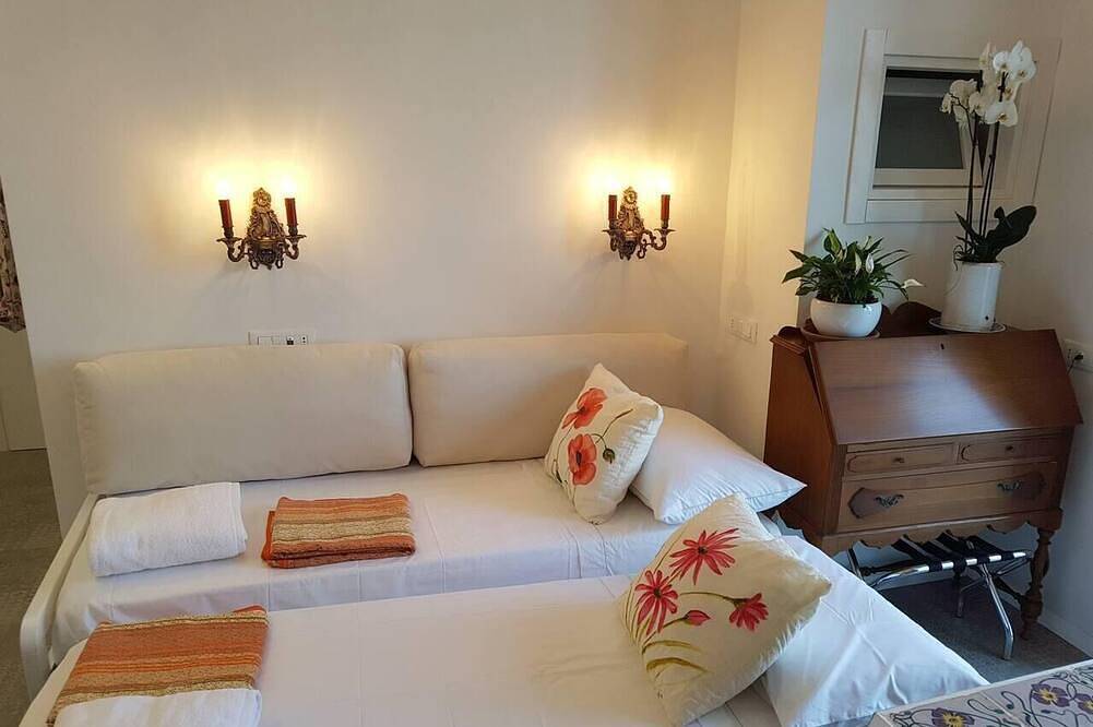 Ganze Wohnung, 2 Bed Flat - Sleeps 4 - Parking - Wifi in Castiglione, Sorrento Coast