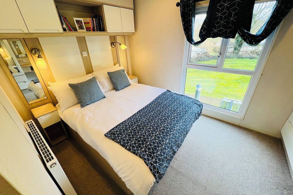 3 Bedroom Caravan, Lower Hyde, Shanklin, Free Wifi, Dog Friendly in Shanklin, Isle of Wight