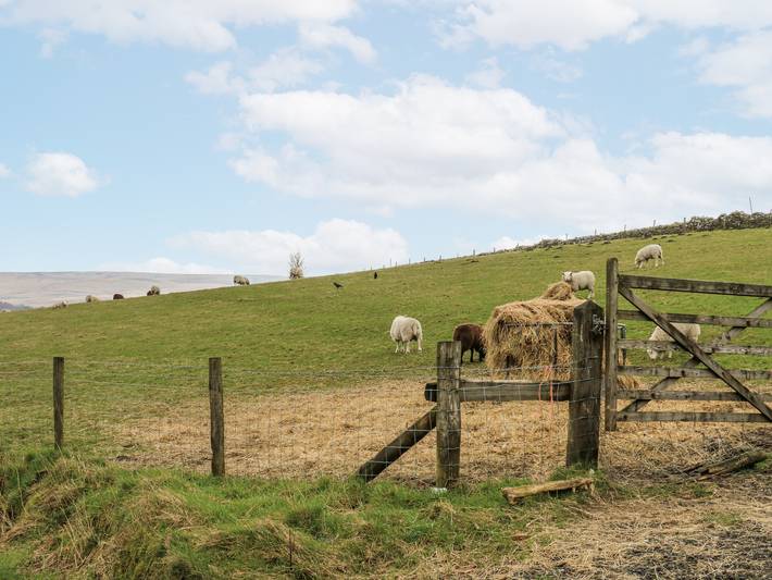 2 Manorhouse Farm in Rochdale, Grand Manchester