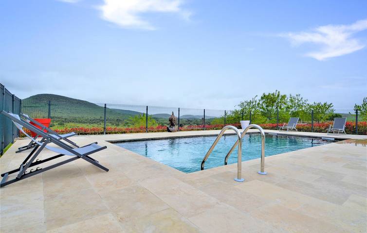 Location de vacances pour 22 personnes, avec jardin ainsi que piscine et terrasse à Méjannes-le-Clap - 2