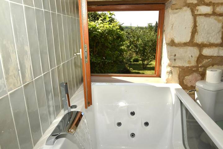 Location de vacances pour 4 personnes, avec balcon ainsi que vue et jardin à Vadencourt - 2