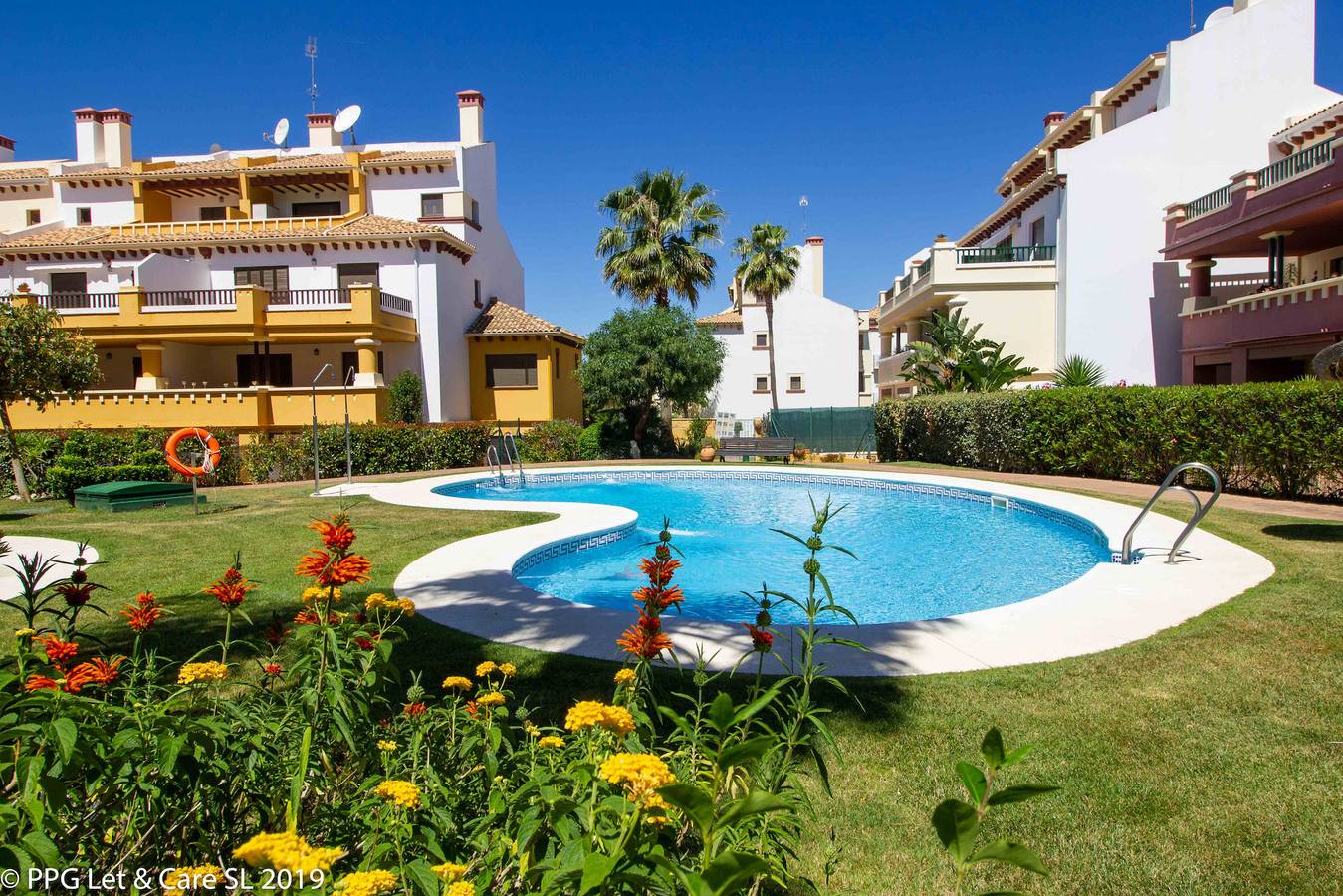 Apartamento inteiro, Apartamento de férias para 6 pessoas com terraço in Urbanizacion Costa Esuri, Ayamonte