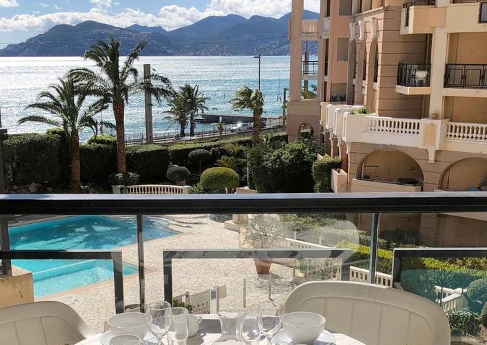 Gîte pour 4 personnes, avec terrasse et vue ainsi que piscine et jardin, animaux acceptés dans Office De Tourisme Cannes La Bocca - 2