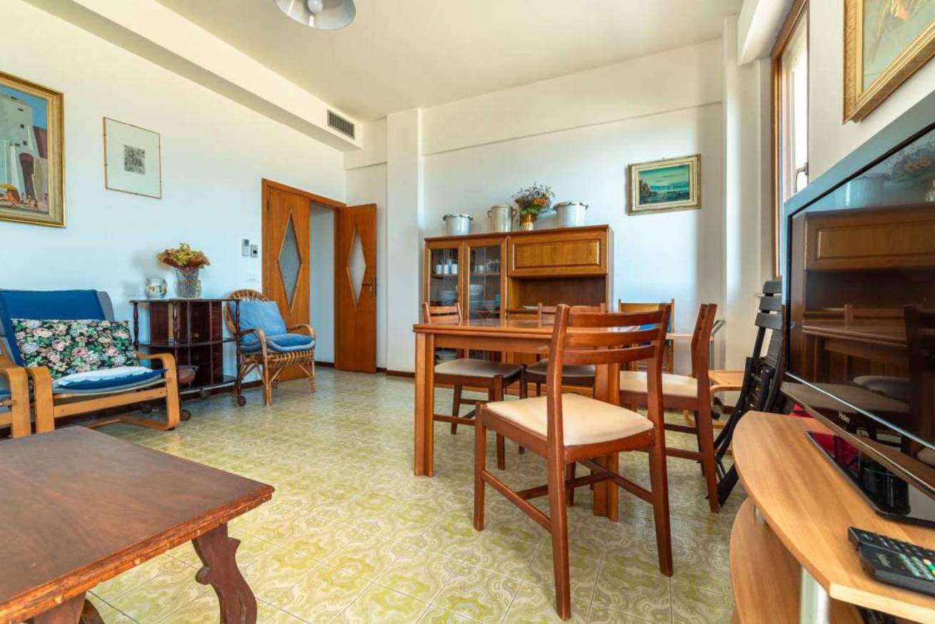 Appartement entier, Se245 - Senigallia, apartment with balcony and sea view in Bagni 11 Giovanni e Olga, Senigallia (Commune)