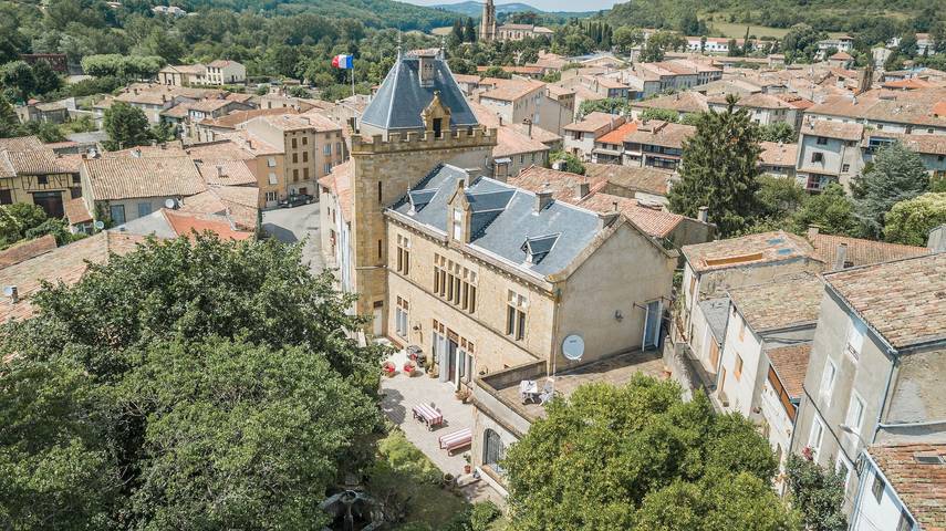 Castillo de lujo de elegante decoración, piscina, terraza, jardín, gimnasio y Wi-Fi  in Chalabre, Limoux region
