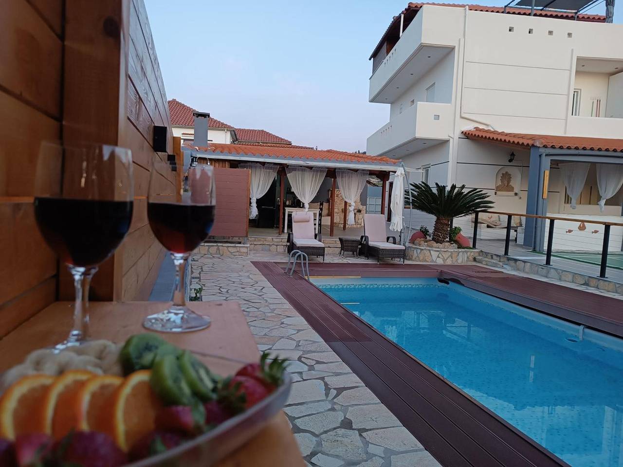 Ganze Wohnung, Studio-Apartment mit Meerblick und 2 Balkonen in Korinthia