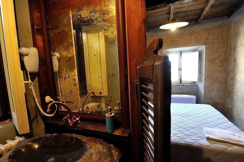 Appartamento intero, Preta Nera Intera - Cinque Camere da Letto Appartamento, Ospiti Massimo 12 in Giuliano di Roma, Provincia di Frosinone