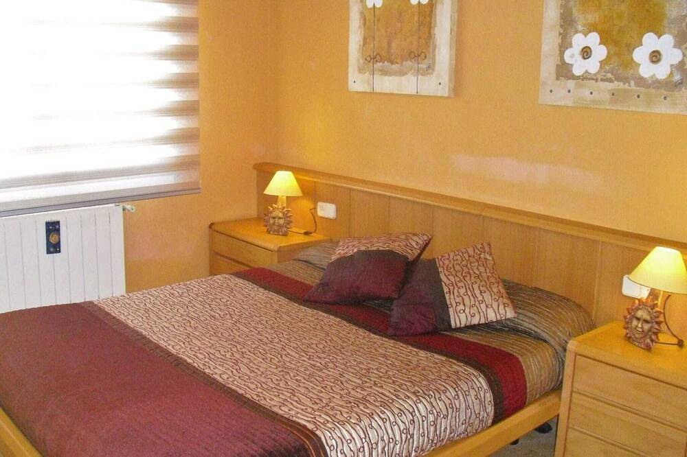 Villa cerca de la playa y bodegas in Vendrell, Costa Dorada