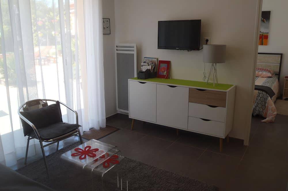 Villa with trees, pool and spa in Sainte-Anastasie-sur-Issole, Brignoles region