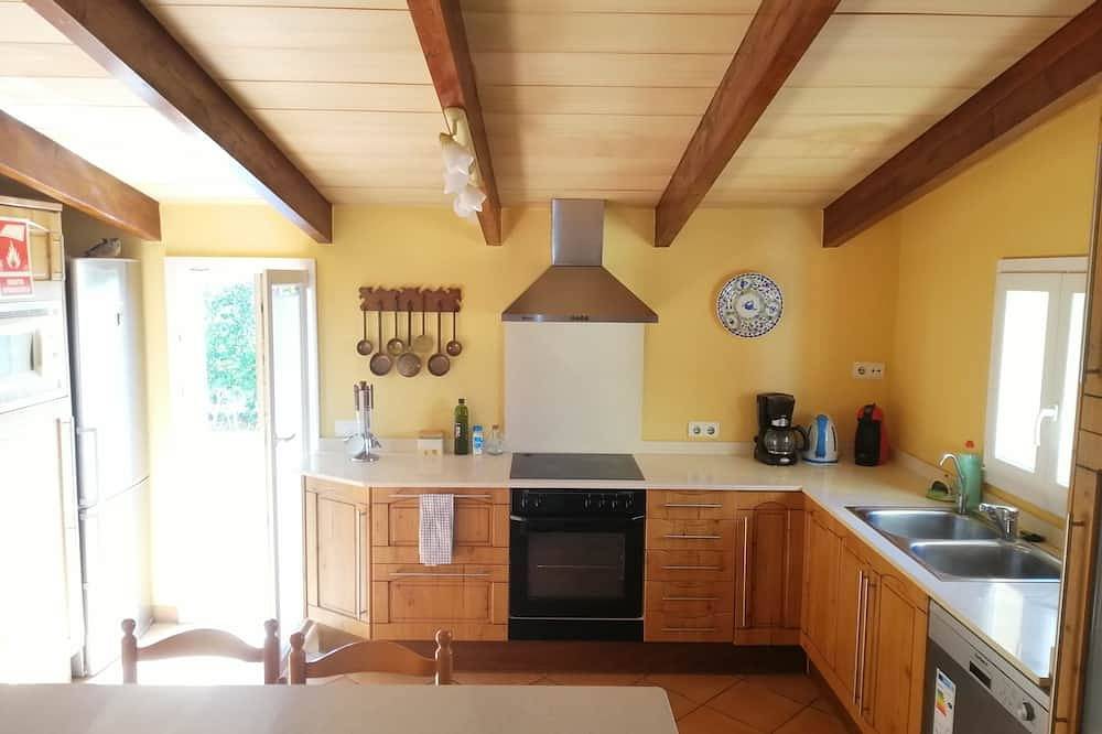 Quiet and bright villa 300 M from the beach in Punta Prima, Sant Lluís