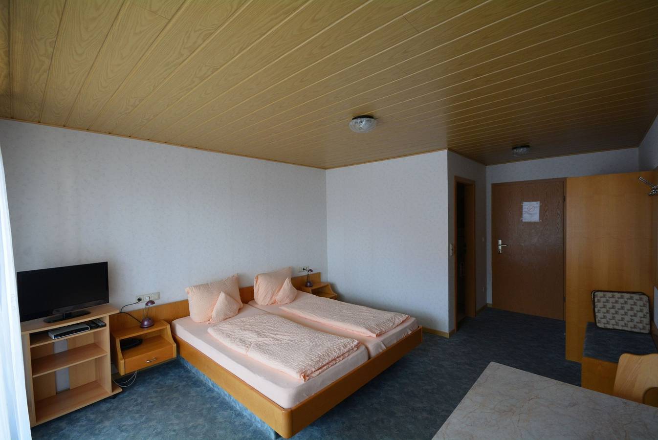 Gästehaus Model - Doppelzimmer A mit Balkon in Hagnau am Bodensee, Region Bodensee-Oberschwaben