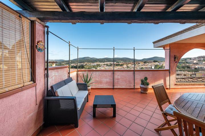 Ferienhaus 'Attico Il Mandorleto' mit Bergblick und Klimaanlage in Crabonaxa/Villasimius, Villasimius