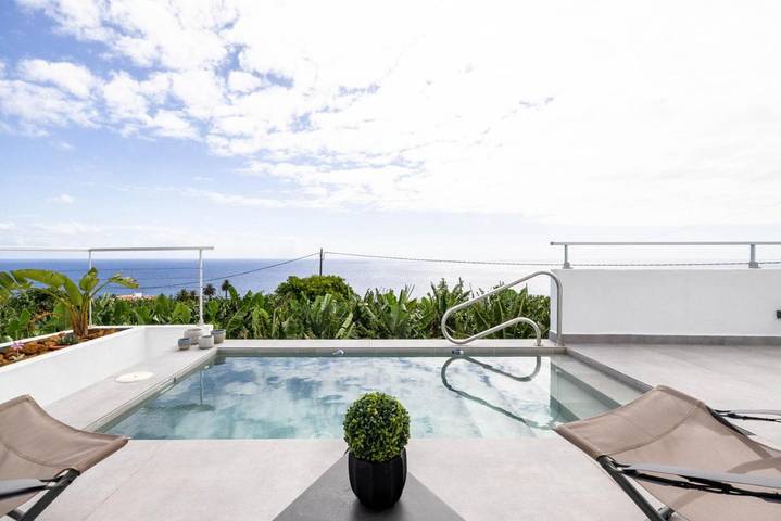 Ferienhaus für 6 Personen, mit Balkon und Terrasse sowie Pool und Ausblick