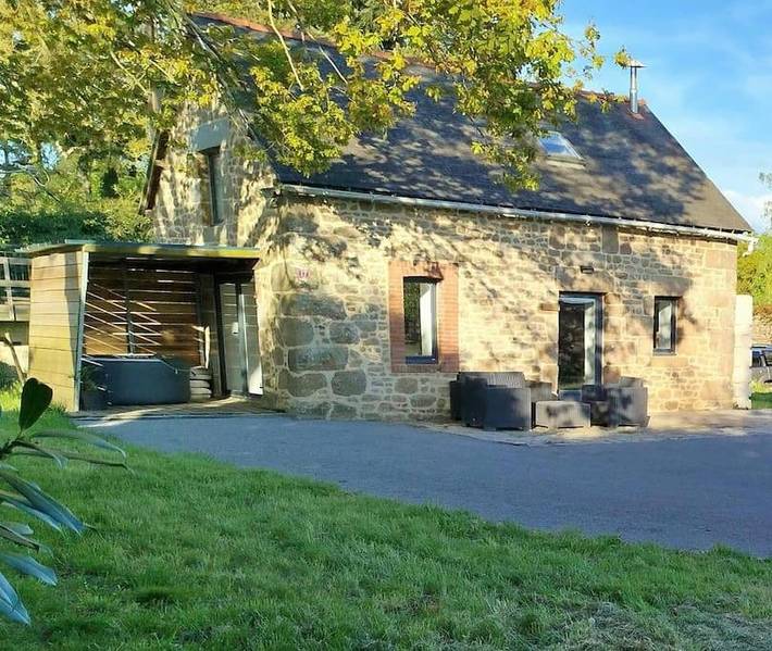 Location de vacances pour 3 personnes, avec Jacuzzi et Terrasse ainsi que Jardin et Vue à Le Châtellier