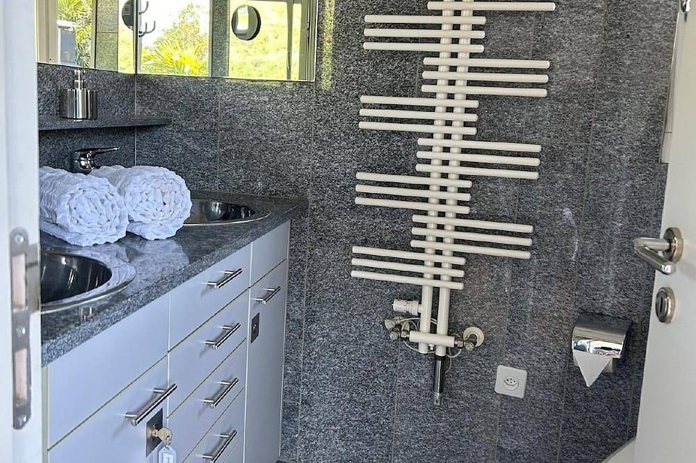 Ferienhaus \"La Quercia\" mit Blick auf das Wasser in Vico Morcote, Luganersee