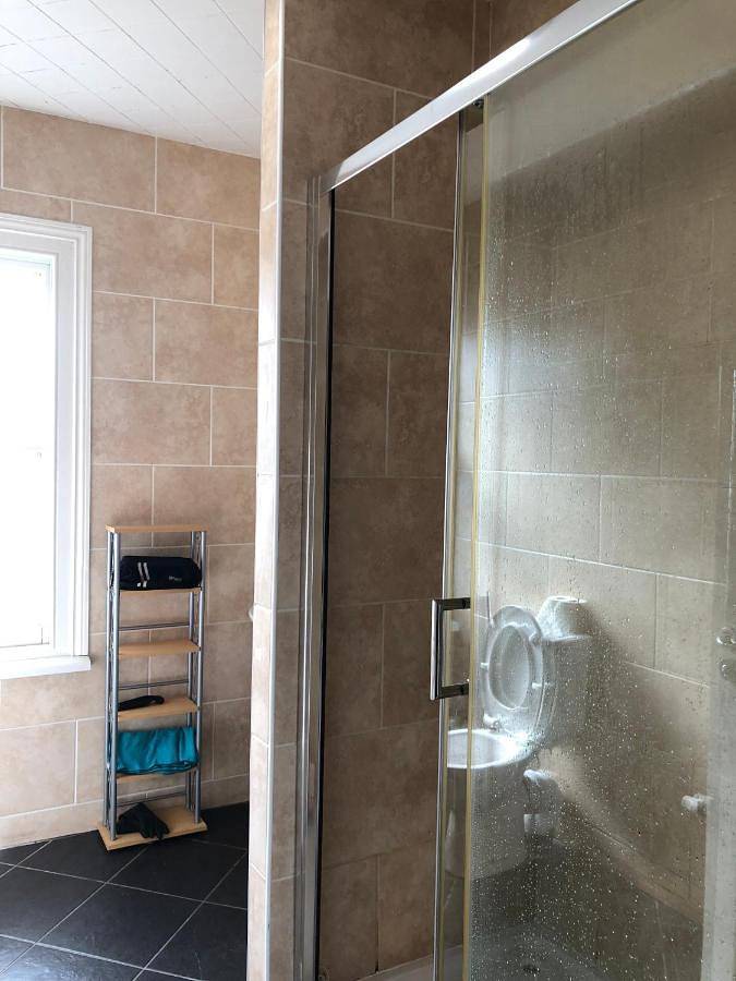 Entire vacation apartment, Comfortable Home away from Home, town centre, free parking,multiple Rooms in Cheltenham, Gloucestershire