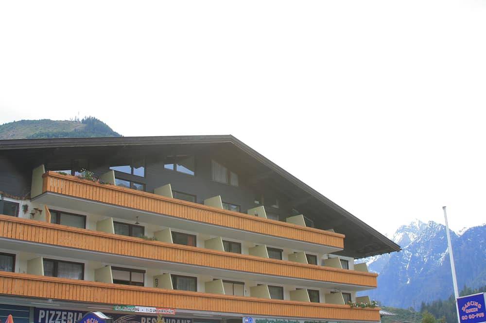 Ganze Wohnung, 1 Studio Flat walking distance to ski lifts (we have 2 in the same building) in Kitzsteinhorn - Kaprun, Kaprun