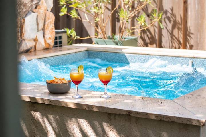 Maison de vacances pour 2 personnes, avec piscine et jardin ainsi que jacuzzi et terrasse - 1