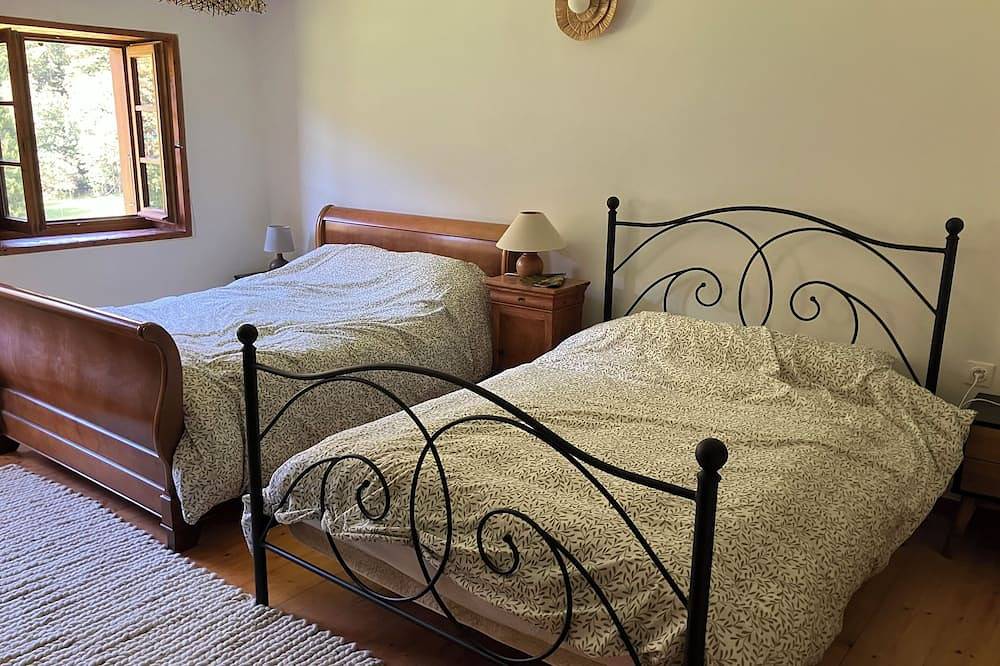 House in the middle of fields with direct access to the Valserine river in Mijoux, Gex