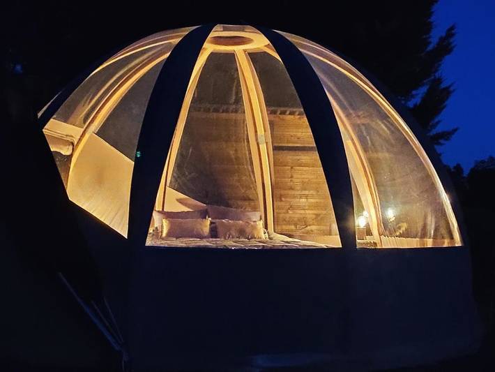 Tente pour 3 personnes, avec Balcon et Jacuzzi ainsi que Terrasse et Jardin dans le Tarn