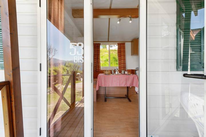 Caravan 'Stacaravan Comfort Standard' met uitzicht op het meer, gedeeld zwembad en Wifi in Gemeente Pettenasco, Ortameer