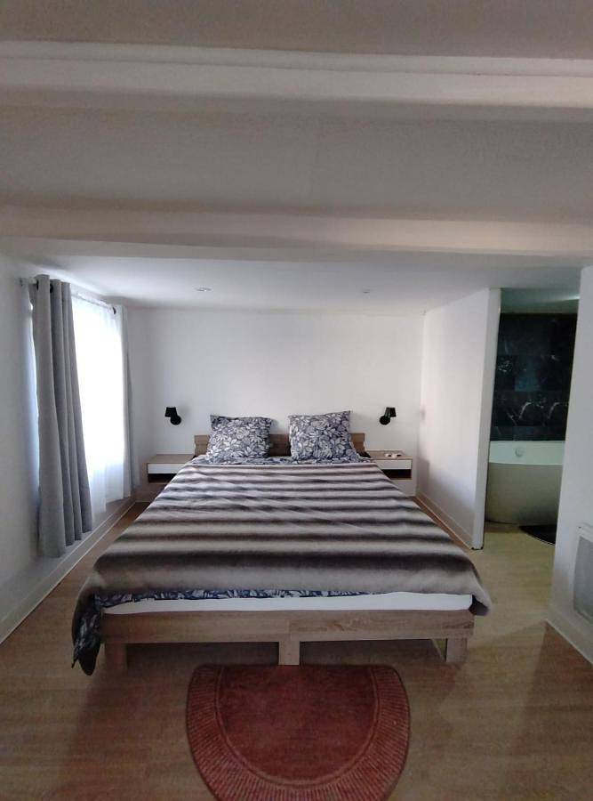 Appartement entier, 4-bedroom house, up to 7 people in La Monnerie-le-Montel, Parc Naturel Régional Livradois-Forez