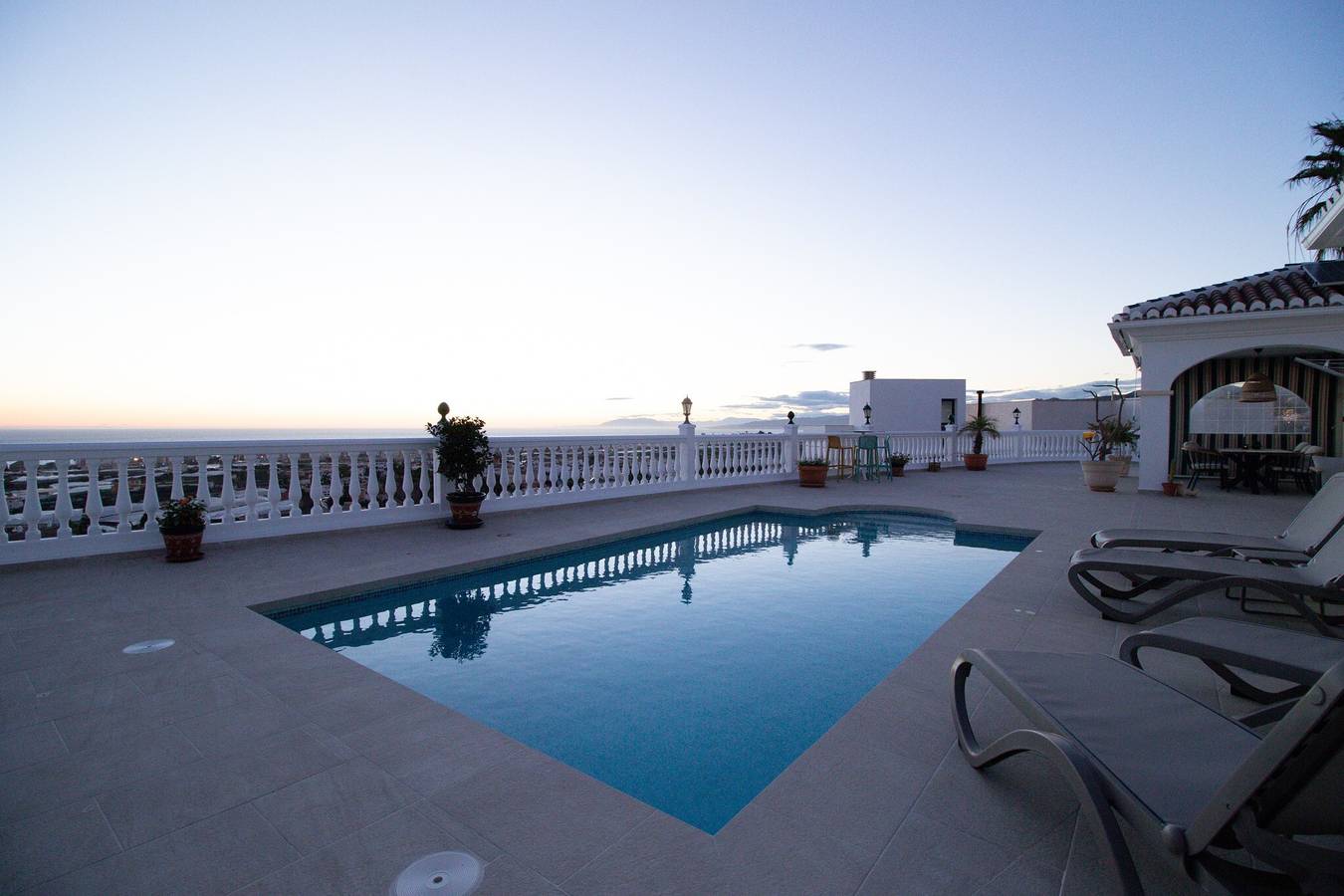 Villa 'Rd01 Atalaya' met Uitzicht op Zee, Wifi en Airconditioning in Torrox Costa, Torrox