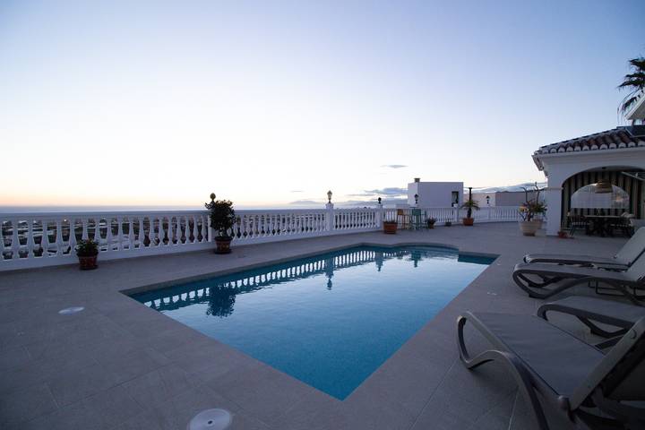 Villa 'Rd01 Atalaya' mit Meerblick, WLAN und Klimaanlage in Torrox Costa, Torrox